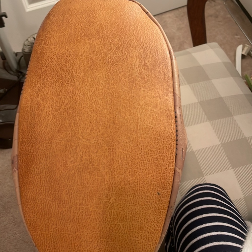 Bag with world on it. Used once Excellant condition - Picture 2 of 3